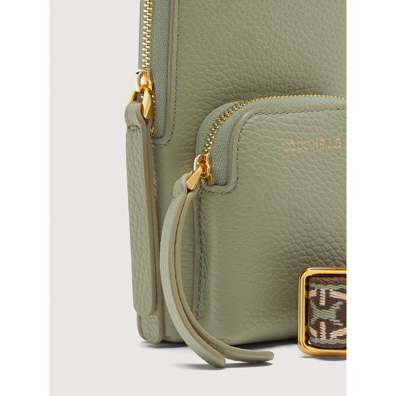 COCCINELLE PIXIE KOŽENÉ POUZDRO NA TELEFON BRUNETTE AW25