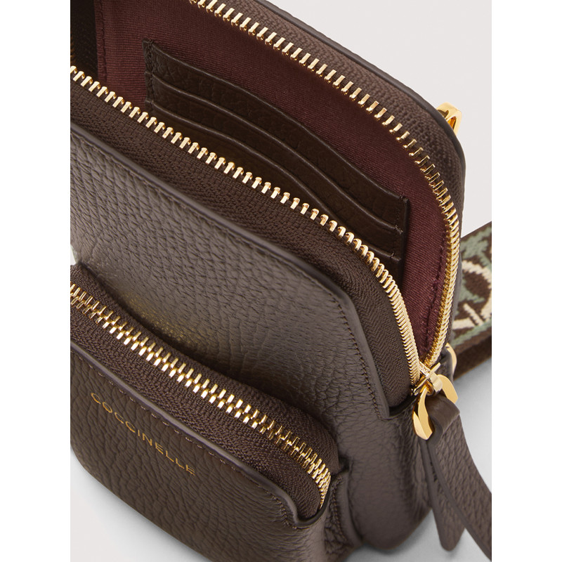 COCCINELLE PIXIE KOŽENÉ POUZDRO NA TELEFON BRUNETTE AW25