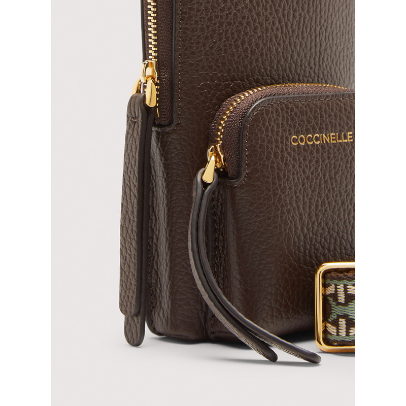 COCCINELLE PIXIE KOŽENÉ POUZDRO NA TELEFON BRUNETTE AW25