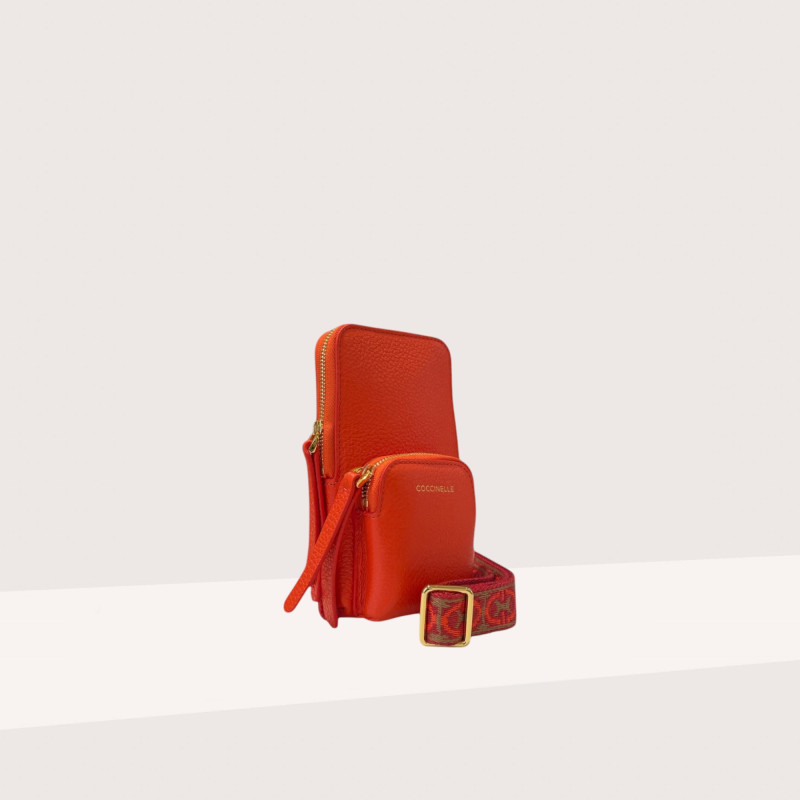COCCINELLE PIXIE KOŽENÉ POUZDRO NA TELEFON BRUNETTE AW25