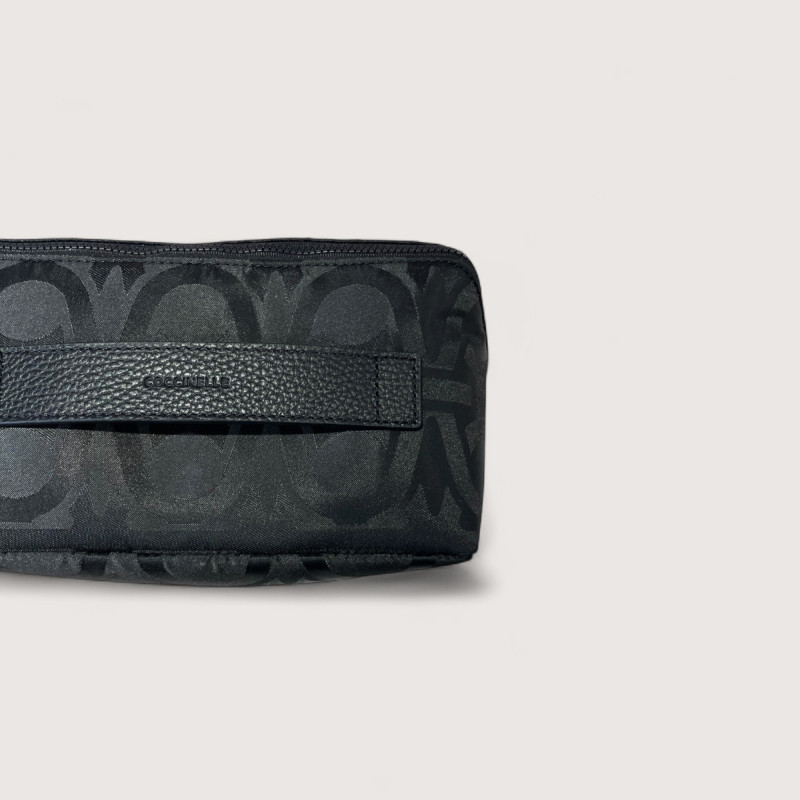 STG MONOGRAM NYLON KOSMETICKÁ TAŠTIČKA COCCINELLE